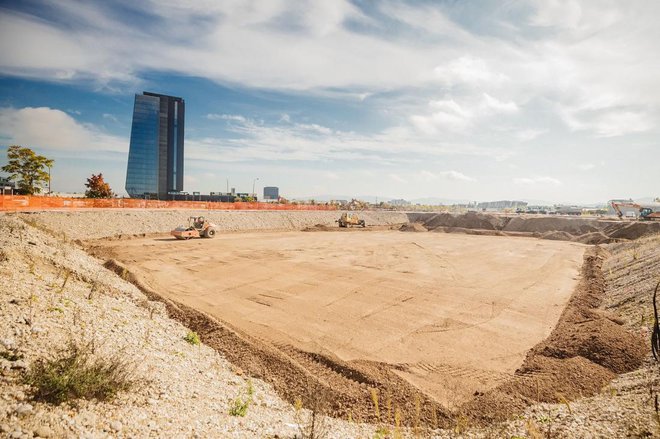 Z urejeno vso dokumentacijo in v avgustu letos pridobljenim dovoljenjem za gradnjo, so izpolnjeni vsi predpogoji za začetek gradbenih del. FOTO: Ikea
Foto: