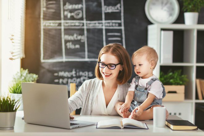 Delo od doma bi v prihodnje lahko postalo nekaj normalnega. FOTO: Evgeny Atamanenko/Shutterstock
Foto: