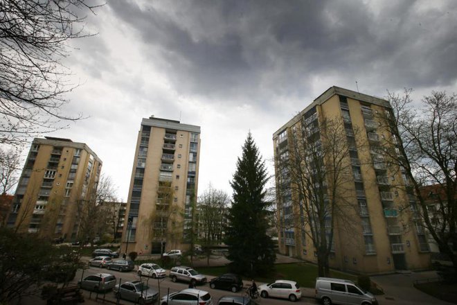 Potresno nevarne stolpnice na Streliški ulici v Ljubljani. FOTO: Jože Suhadolnik/Delo
Foto: