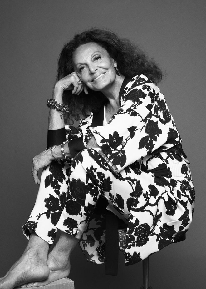 Modna oblikovalka Diane von Furstenberg se je v zgodovino zapisala z obleko na preklop, ki jo je oblikovala leta 1974.
Foto: arhiv H & M Home