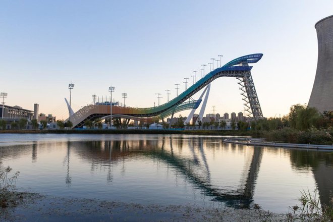 Na novo so zgradili prizorišče za deskanje na snegu (Big Air Shougang), kjer izstopa 60-metrska skakalnica za akrobatske smučarje. Omenjeno prizorišče so zgradili na mestu nekdanje jeklarne. FOTO: Cherry-hai/ Shutterstock
Foto: