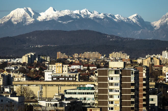 Med glavnimi razlogi za nasprotovanje predlaganemu davku so kritike, da bi davek povzročil nepravične razmere, omogočil zlorabe ter povzročil podražitev najemnin. Foto: Voranc Vogel 