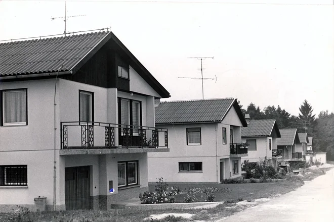 Takšno je bilo naselje montažnih hiš v Pekrah pri Mariboru leta 1976. Foto Bogo Čerin