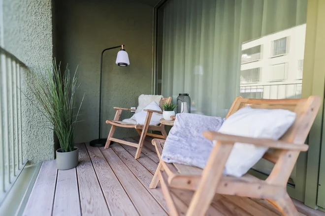 Hygge na balkonu. Foto: Jure Judež/Celovito