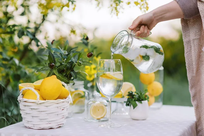 Limone niso le zdrav in osvežilen sadež, ampak letos tudi nepogrešljiv okras. Foto Butterfly_lady/Shutterstock