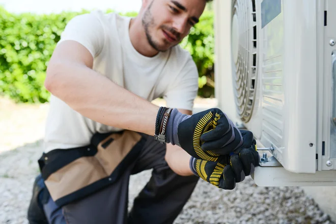 Na svojo klimatsko napravo boste zdaj čakali tudi do več tednov. Foto JP WALLET/Shutterstock