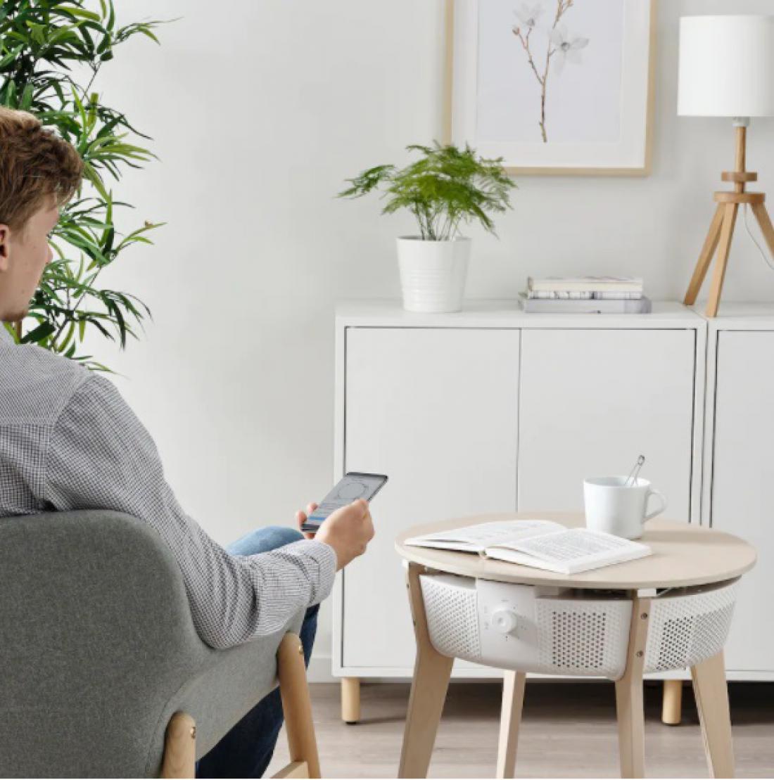 STARKVIND lahko upravljate ročno ali prek aplikacije IKEA HOME.