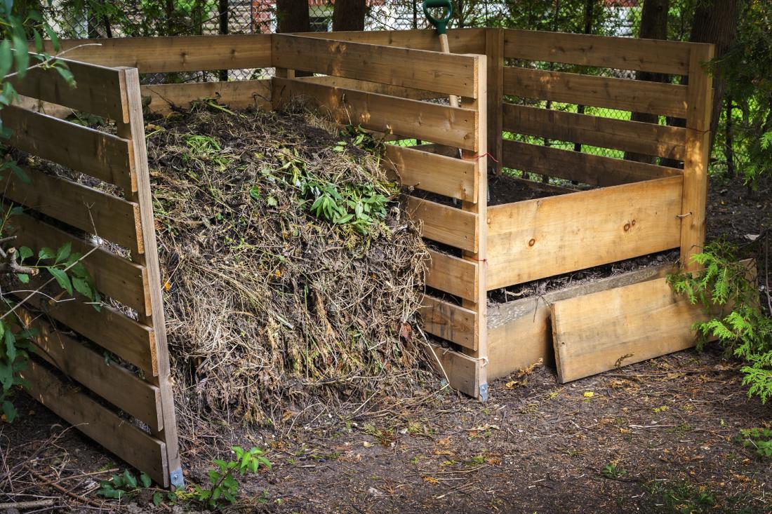 Vrtni kompostnik v dveh delih. Foto: Elena Elisseeva/Shutterstock