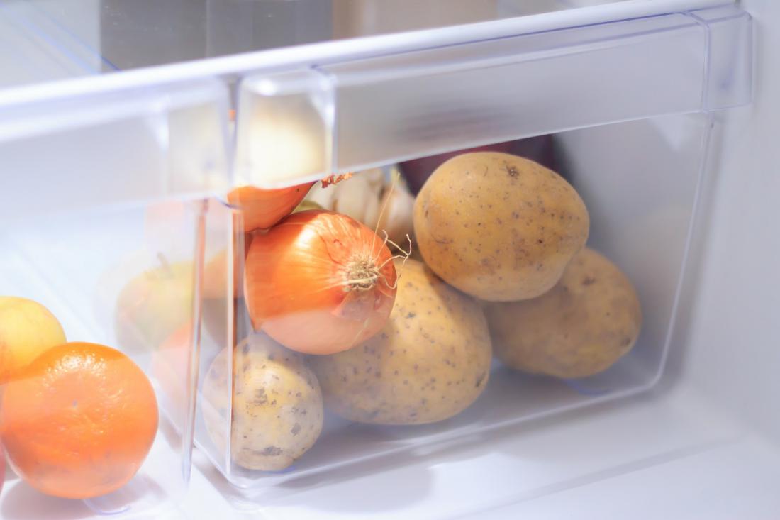 Če nimamo prostora drugje, hranimo krompir v hladilniku le kratek čas. Foto: Ksenia_MA/Shutterstock