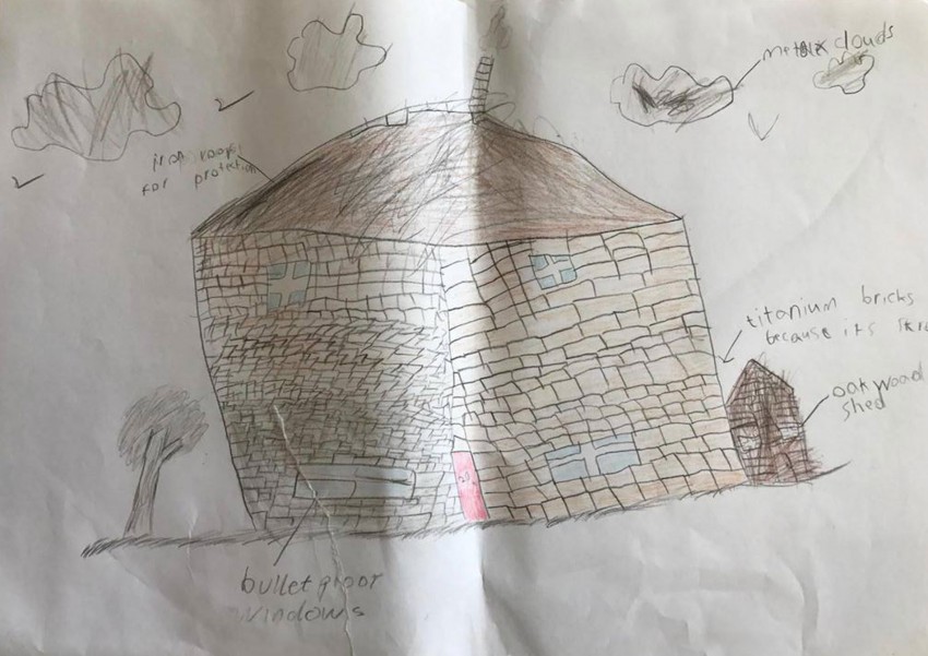 7-letni Ellis je narisal varno hišo, kjer so opeke narejene iz titana, okna so opremljena z neprebojnim steklom, streha pa je jeklena.