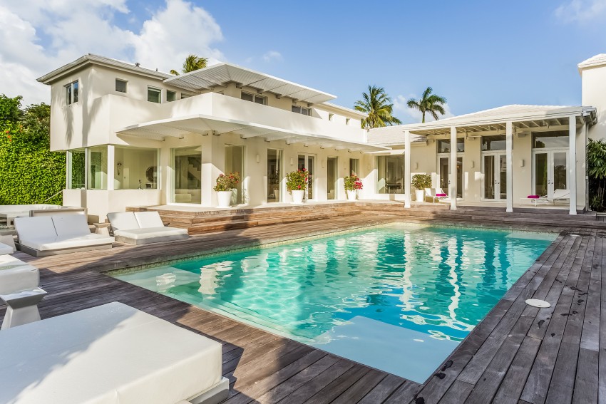 Shakira svojo hišo v Miamiju prodaja za 11,6 milijona dolarjev. Domnevno naj bi jo že poskusila prodati pred leti, a neuspešno.