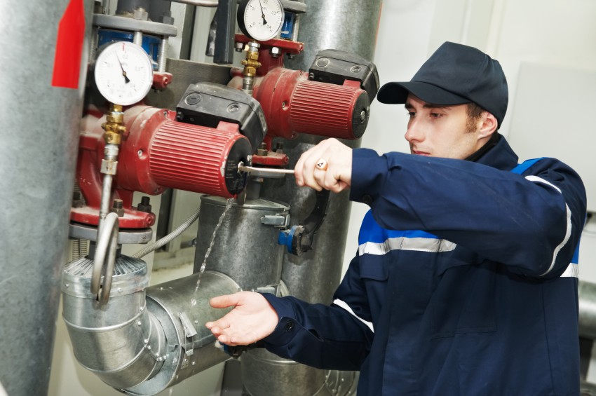 Pregled delovanja in regulacijo zapletenih ogrevalnih naprav, kot so kondenzacijski kotli in toplotne črpalke, prepustimo strokovnjakom.