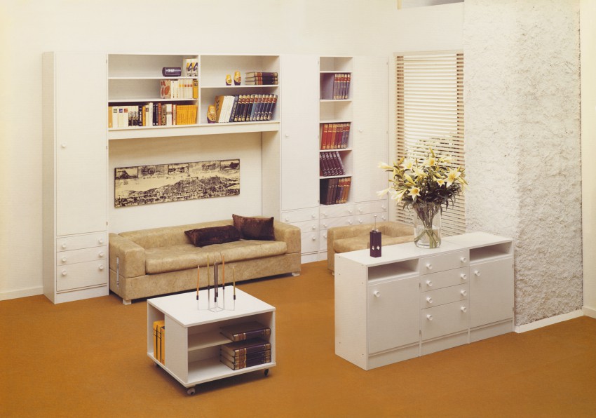 V kategorijo brezčasni so uvrstili program pohištva E iz leta 1970, ki ga je za podjetje Meblo zasnovala Ljerka Finžgar.