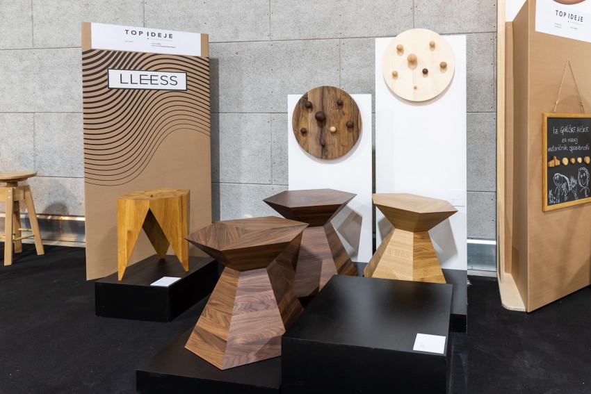 Nagrado za najlepši razstavni prostor na Top idejah pa so podelili oblikovalcu Janu Petriču za mizico Triiis in obešalnik Pooonto Barcelona.