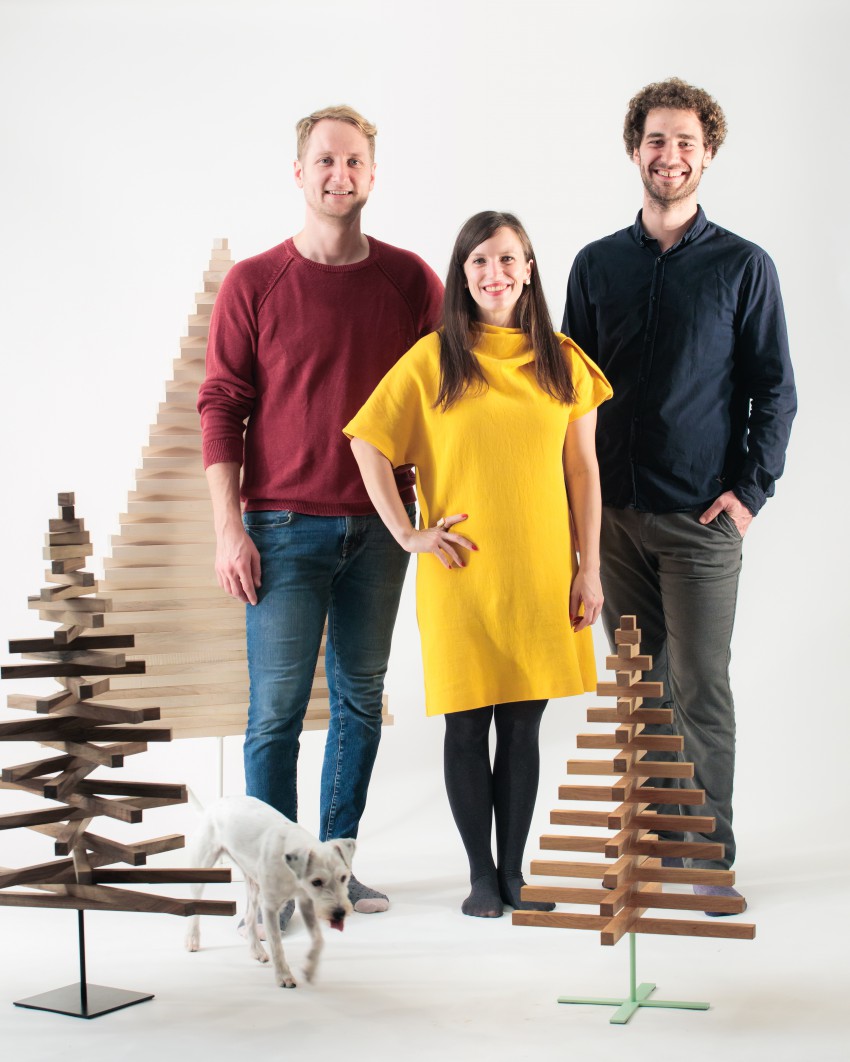 V ljubljanskem studiu Hello Yellow House, ki ga sestavljajo arhitekta Tinca Furlan in Evgen de Gleria ter grafični oblikovalec Uroš de Gleria, so oblikovali trajnostno leseno božično drevo imenovano Yelka.
