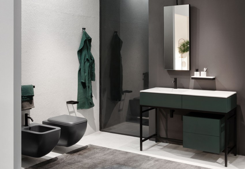 Temno siva na stenah, črne armature, temna sanitarna keramika – to je eden od trendov, ki zaznamujejo kopalnice.  