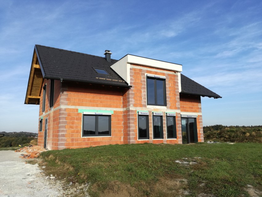 <p>S streho in okni je  vrednost investicije presegla 50.000 €.</p>