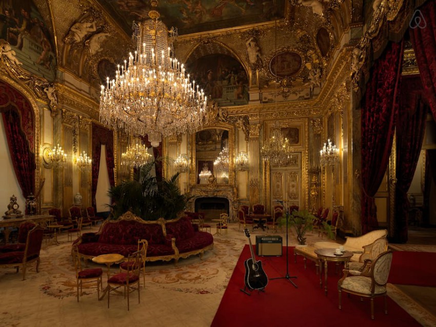 Glasba v Napoleonovi sobani.