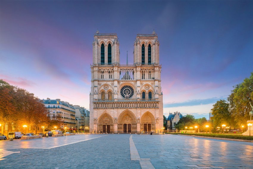 Katedrala Notre Dame v Parizu pred požarom.