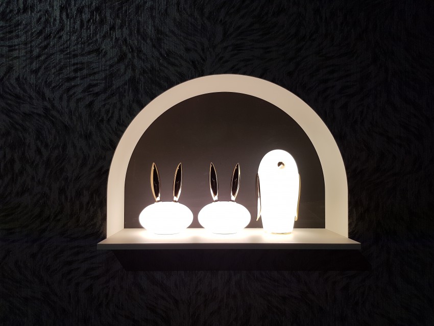 Oblikovalec Marcel Wanders je za podjetje Moooi ustvaril kolekcijo namiznih luči Pet, v katerih prepoznamo poteze prikupnih živali.