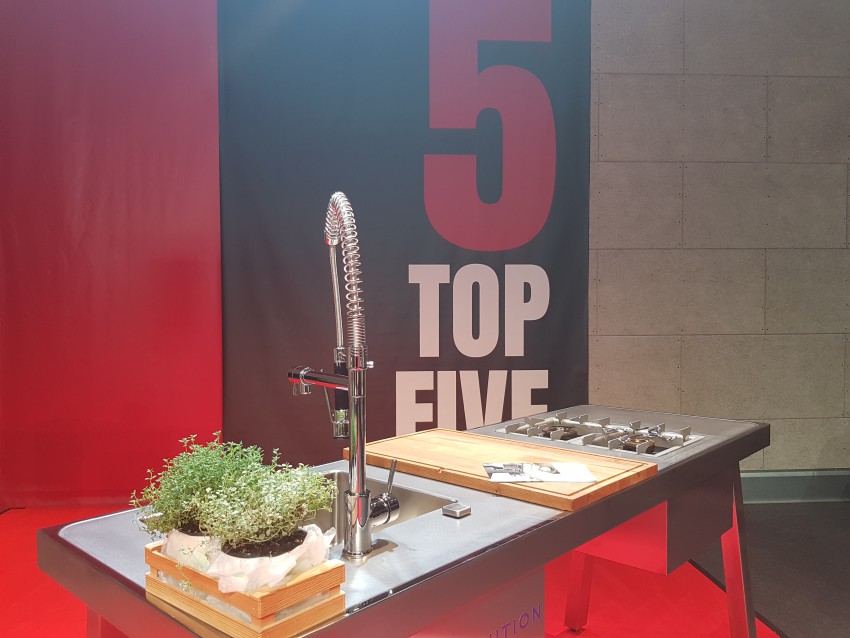 Nagrada Pet najboljših – Top 5: podjetje Turk & M&Z za kuhinjski pomivalnik Surviver oblikovalca Zorana Turka.