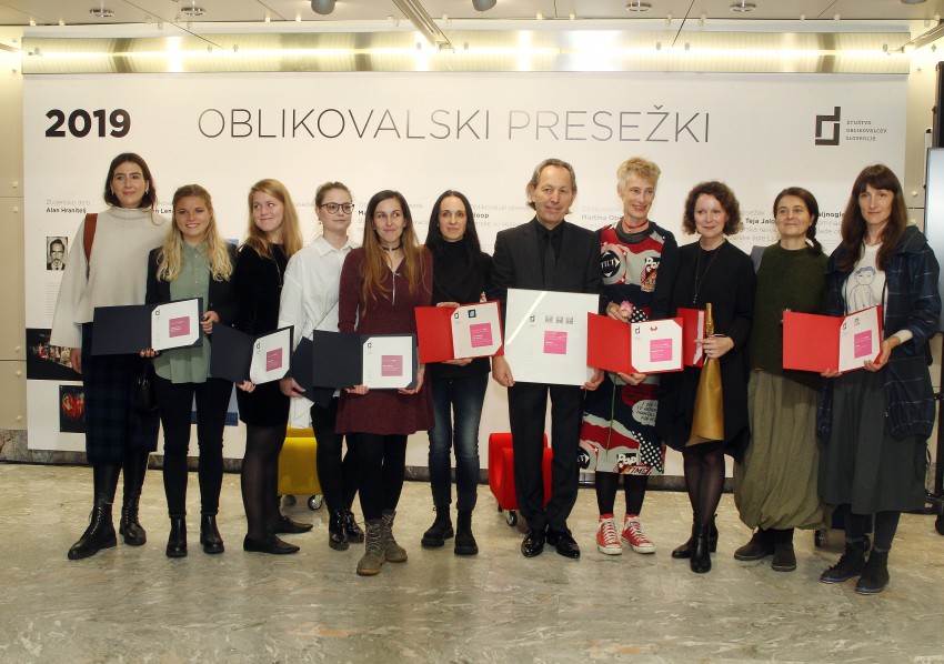 Letošnji prejemniki priznanj Oblikovalski presežki in dosežki, ki jih podeljuje Društvo oblikovalcev Slovenije.