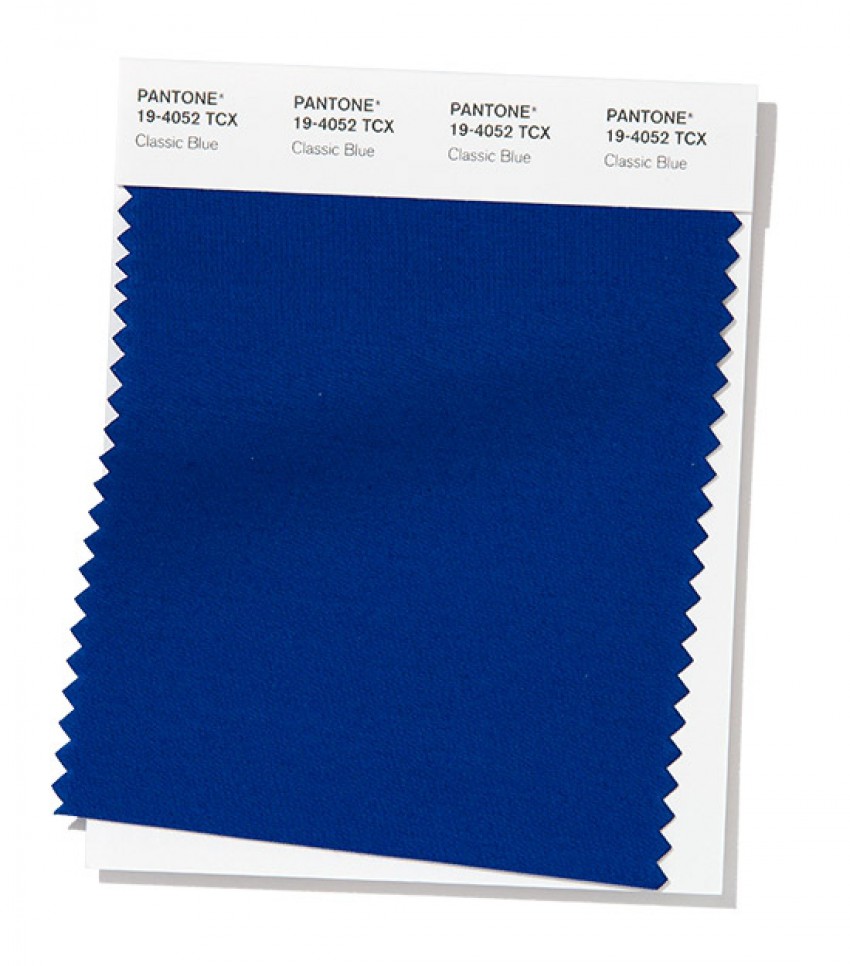 <p>Barva leta 2020: Pantone 19-4052 Classic Blue</p>