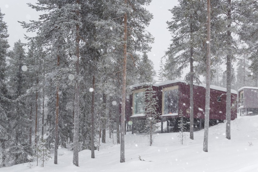 <p>Hiške, ki so jih zasnovali v arhitekturnem biroju Studio Puisto, se zlivajo s finsko pokrajino.</p>