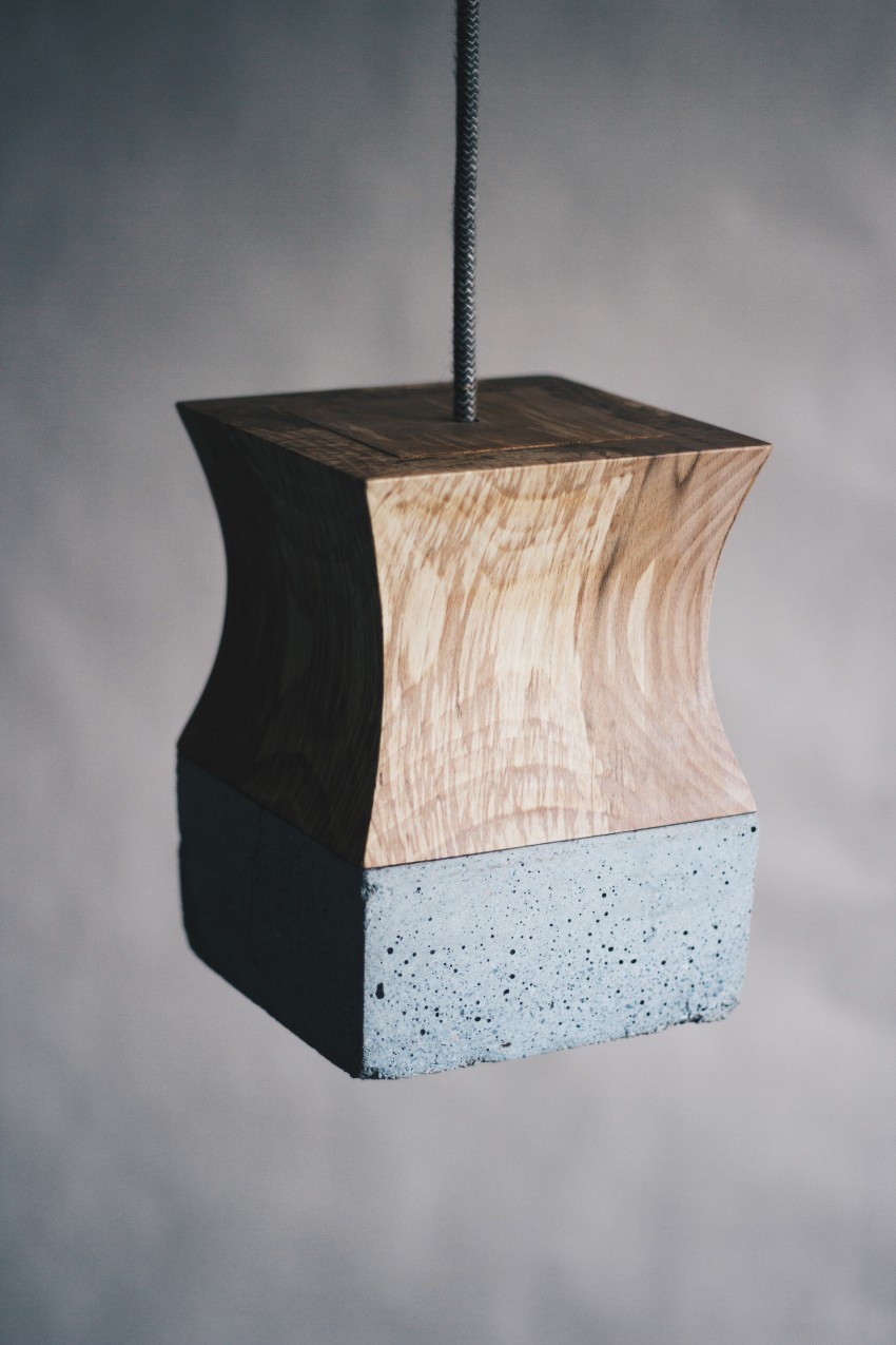 Kolekcijo svetil iz lesa in betona sta oblikovala Anja in Simon Štampar, ki ustvarjata pod imenom VariusDesign.