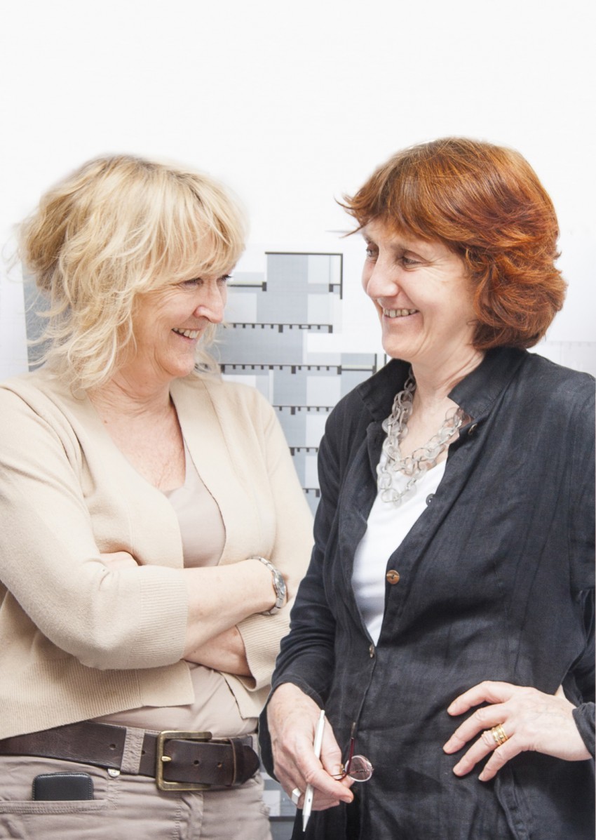 Yvonne Farrell in Shelley McNamara iz dublinskega arhitekturnega biroja Grafton Architects sta letošnji dobitnici prestižne Pritzkerjeve nagrade.