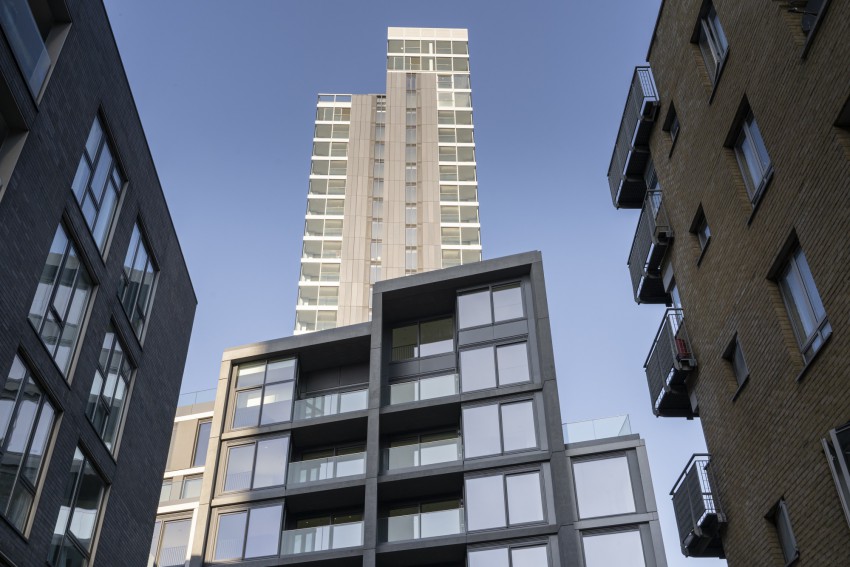 Stanovanje je del nove stanovanjske soseske, ki se nahaja med predelom Shoreditch in londonskim finančnim središčem.