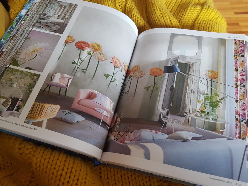 <p>Najnovejša knjiga britanske oblikovalke tekstilij za dom Tricie Guild z naslovom Out of the Blue odstira pet desetletij ustvarjanja oblikovalke in njenega podjetja.</p>