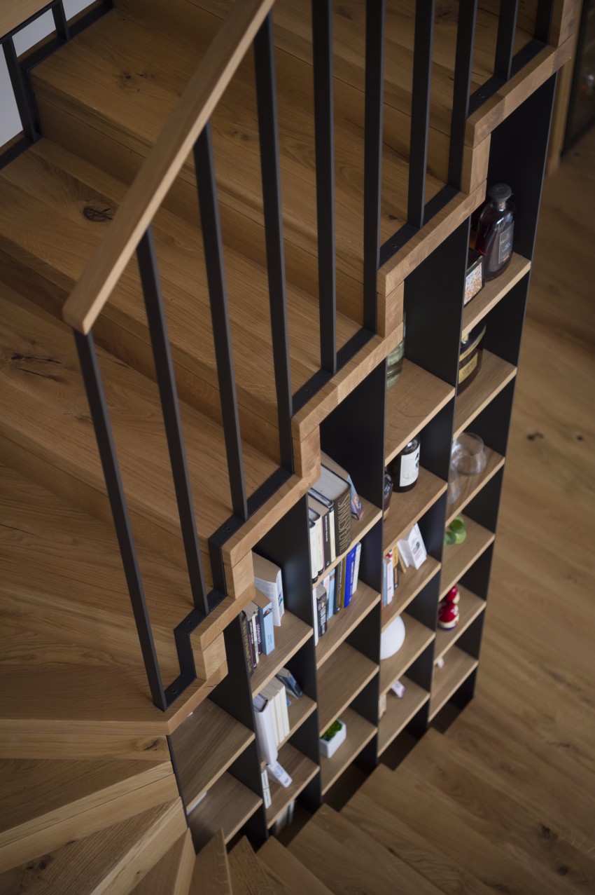 <p>Leseno samonosno stopnišče je eno najtanjših, kar so jih do zdaj uspeli izvesti v Studiu Tina Rugelj arhitektura + oblikovanje.</p>