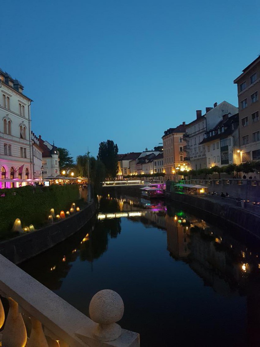 <p>Za mesec dni se Ljubljana spreminja v mesto svetlobe.</p>
