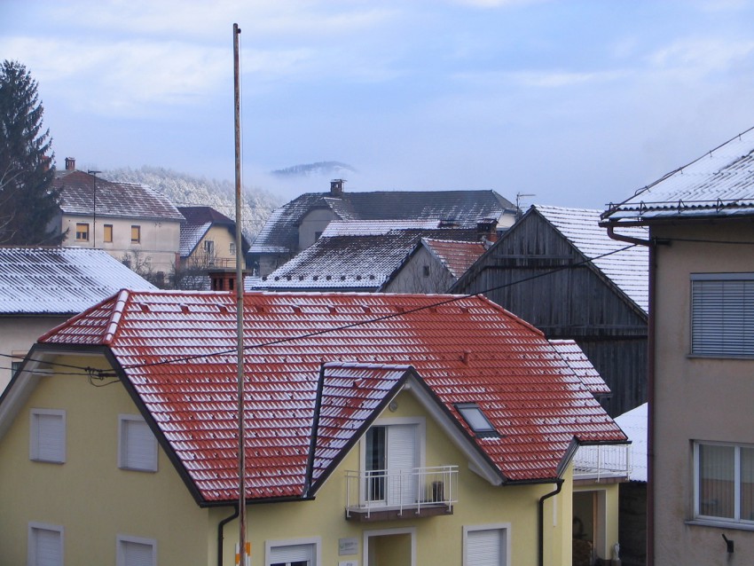 <p>Sneg nam odkrije vse toplotne mostove na strehi.</p>