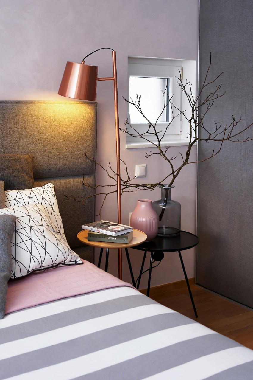 V spalnici je izbor barv in materialov narekovalo zlasti udobje, ki se zgleduje po danskem konceptu hygge.