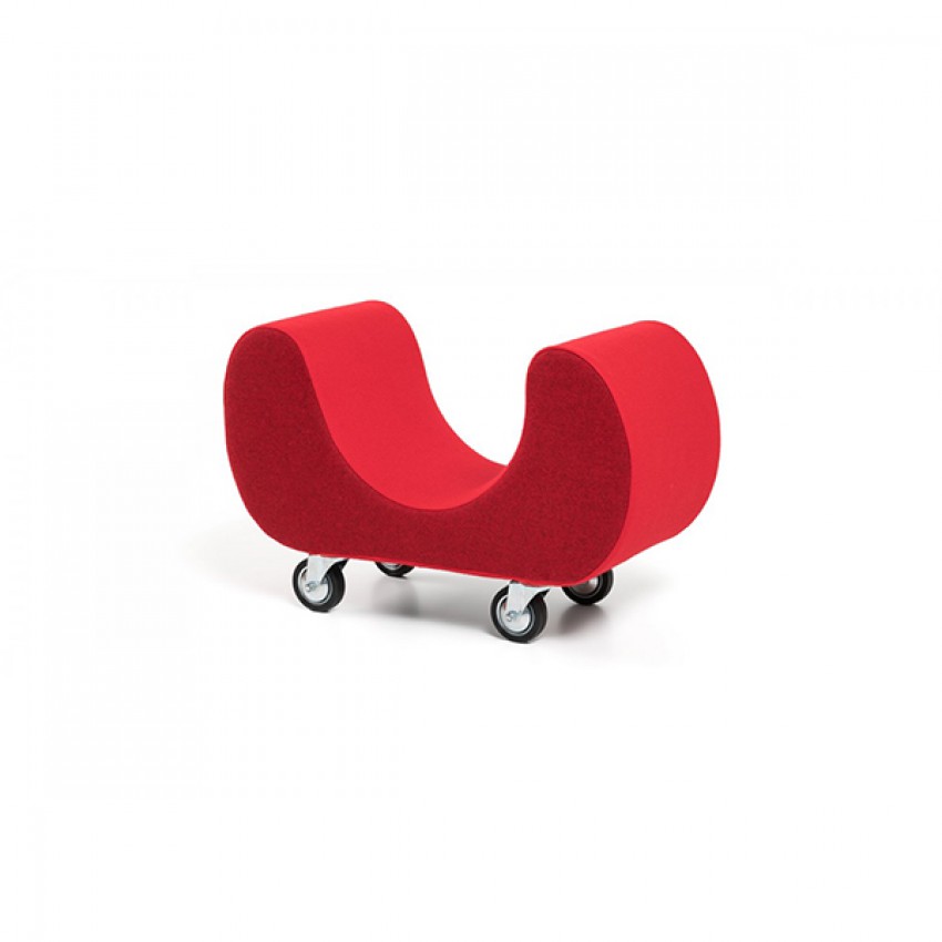 <p>Oblazinjen avto za otroke Bi Biip, oblikovanje Mateja Panter</p>