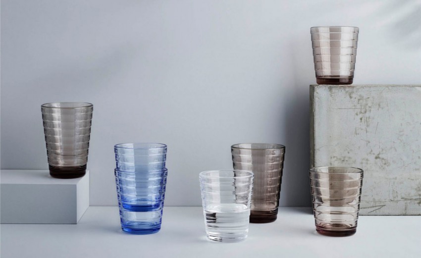 Aino velja za pionirko sodobnega finskega oblikovanja. Za finsko podjetje Iittala je oblikovala več steklenih izdelkov, ki jih izdelujejo še danes. Med njimi je kolekcija brezčasnih steklenih izdelkov, ki nosijo ime oblikovalke, oblikovani pa so bili leta 1932.
