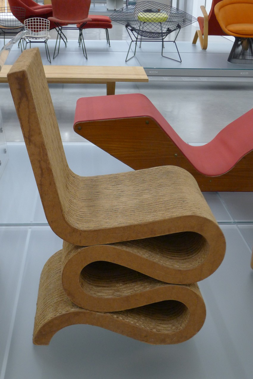 <p>Wiggle side chair Franka O. Gehryja</p>