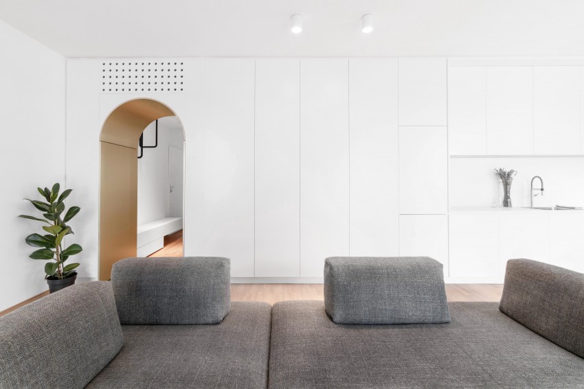 <p>Interier stanovanja so zasnovali Matic Škarabot, Aleksi Vičič in Aleš Žmavc iz biroja od-do arhitektura.</p>