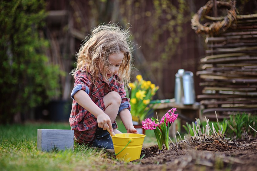 <p>Kaj ko bi letos k vrtnarjenju pritegnili tudi otroke?</p>