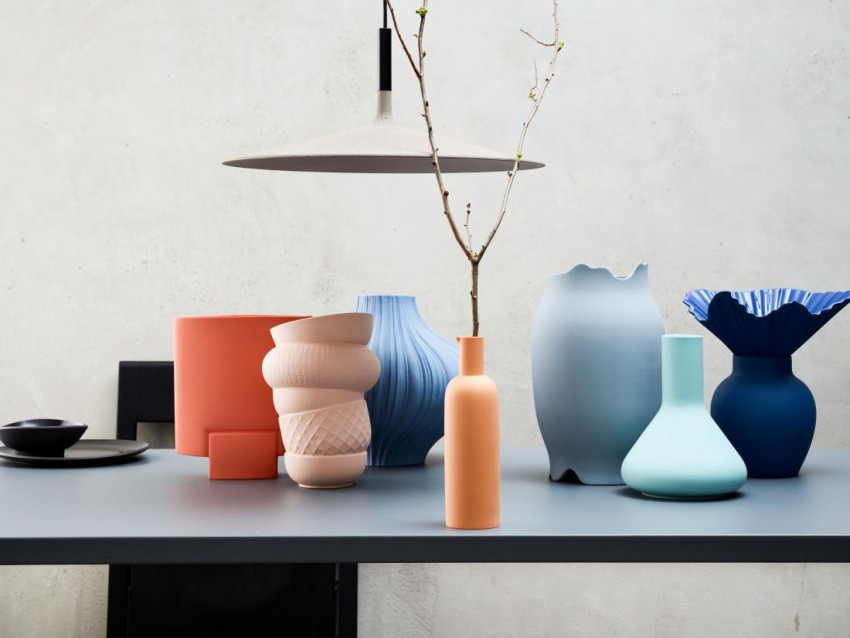 <p>V modne barve odeta kolekcija vaz, ki je zadnjih 60 let nastajala pri podjetju Rosenthal.</p>