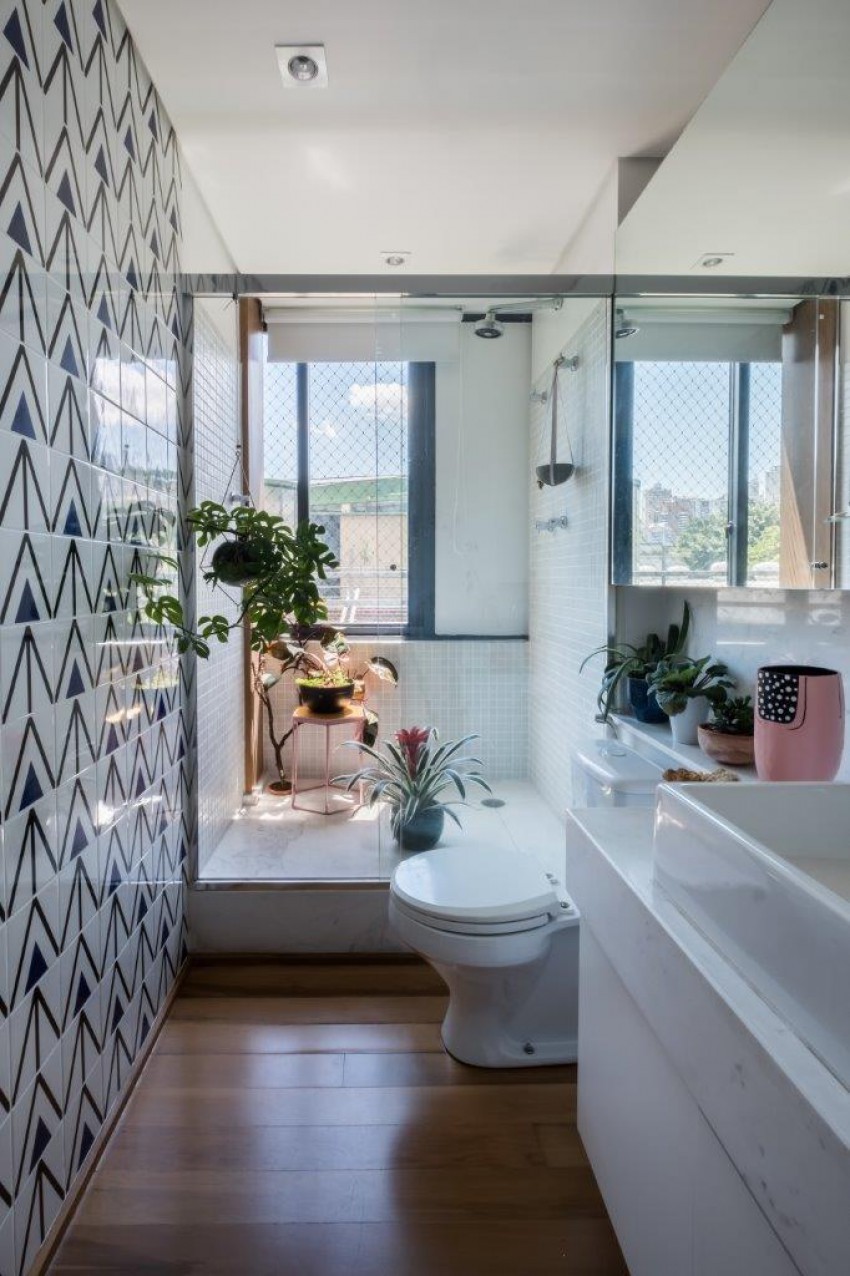 <p>Manjša kopalnica v prvem nadstropju stanovanja služi kot wc.</p>