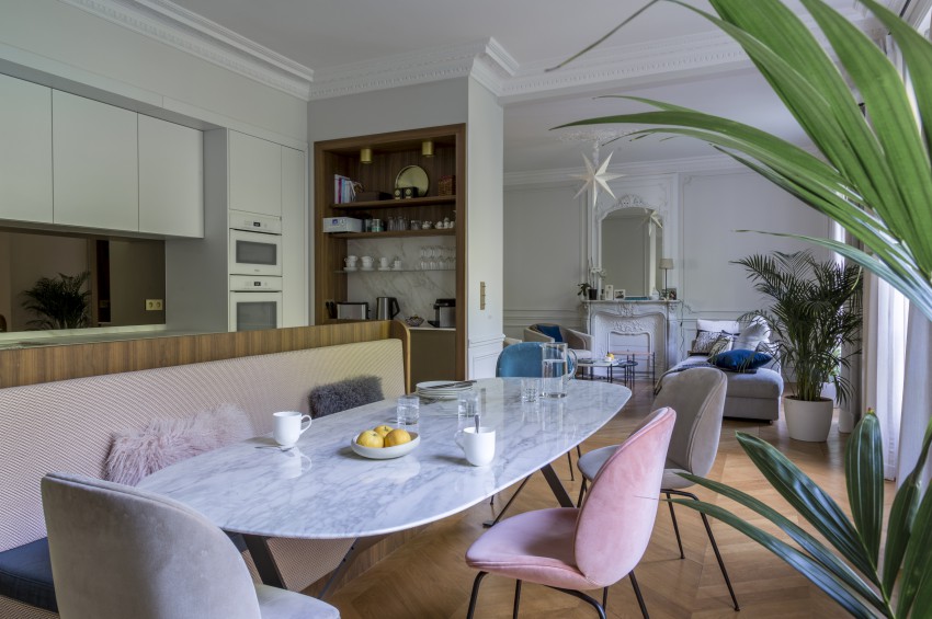 <p>V biroju francoske notranje oblikovalke Véronique Cotrel so se lotili prenove in posodobitev prestižnega stanovanja v Parizu.</p>