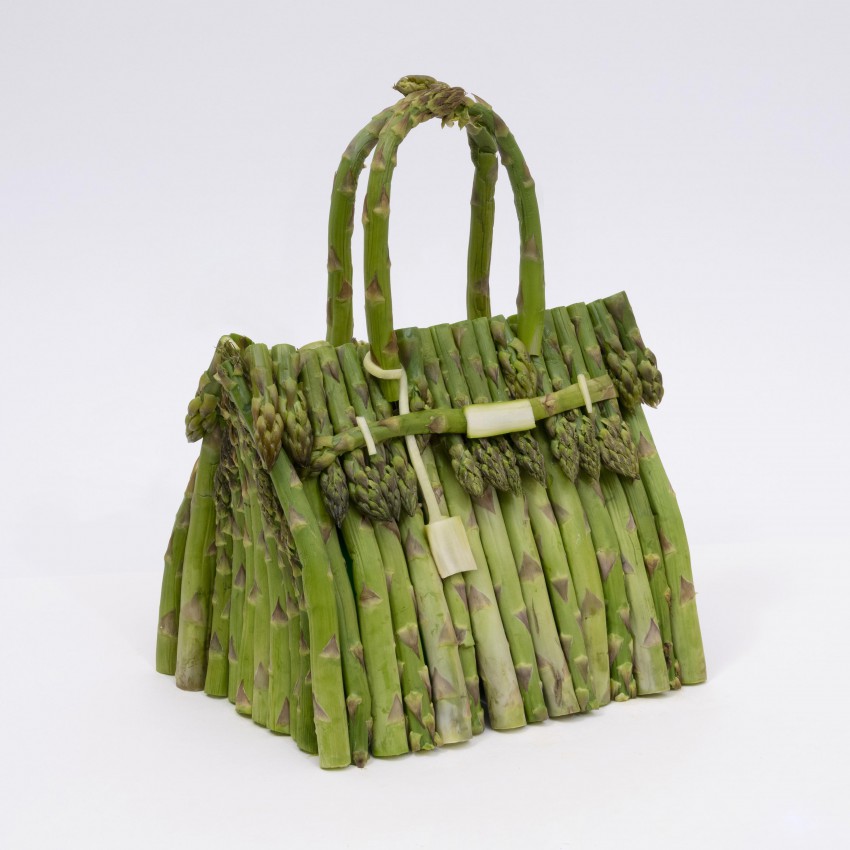 <p>Umetnik Ben Denzer je slavno birkinko izdelal iz špargljev, zelja in bučk.</p>