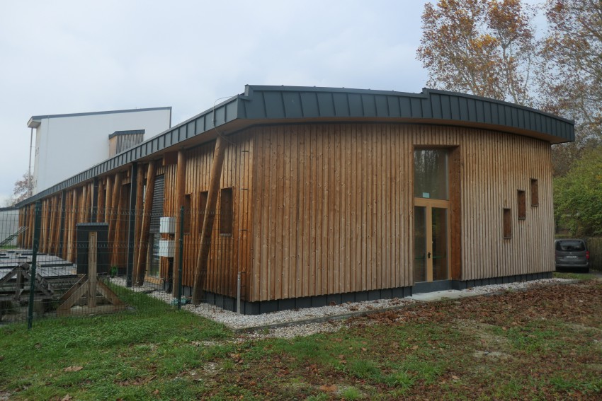 Stavba Oddelka za lesarstvo BF v Ljubljani ima fasado iz toplotno modificiranega lesa.