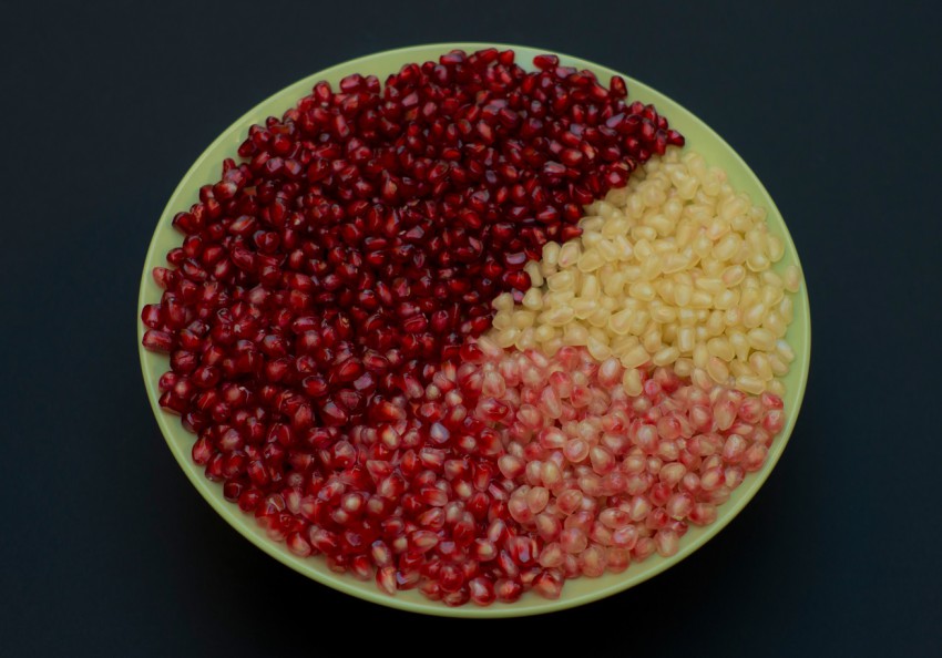 <p>Barva semen se pri sortah granatnega jabolka razlikuje.</p>
