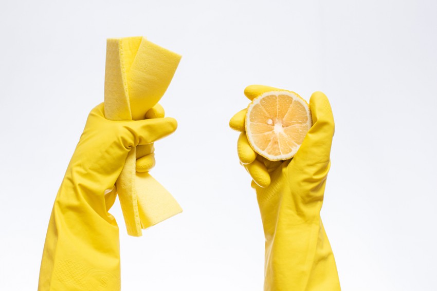Čiščenje z limono je učinkovito, poleg tega pa še prijazno do okolja.
