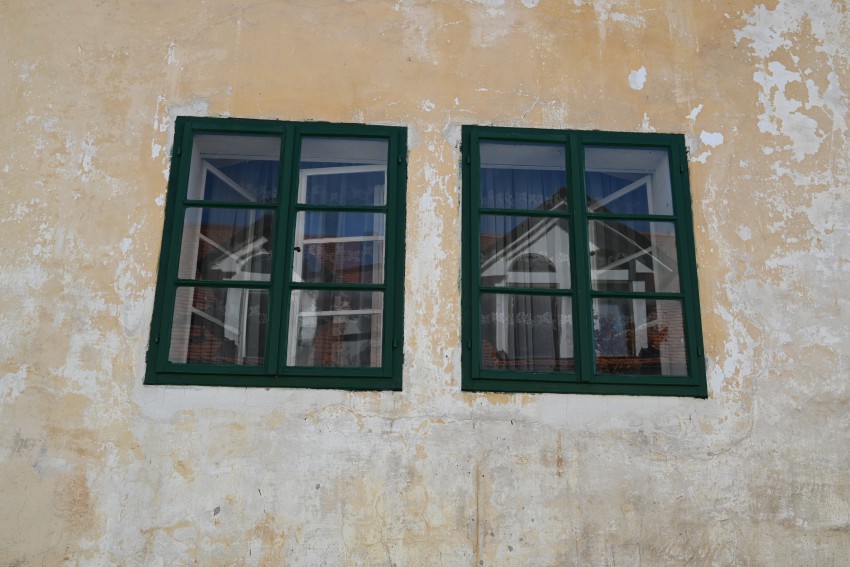 Primer obnovljenih škatlastih oken, ki bodo še dolgo služila namenu.