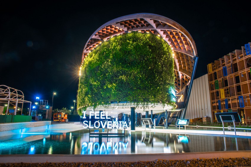 Slovenski paviljon na svetovni razstavi Expo 2020 v Dubaju je zasnovala skupina arhitektov (Robert Klun, Sandi Pirš in sodelavci), zgradilo pa ga je slovensko podjetje Riko. 